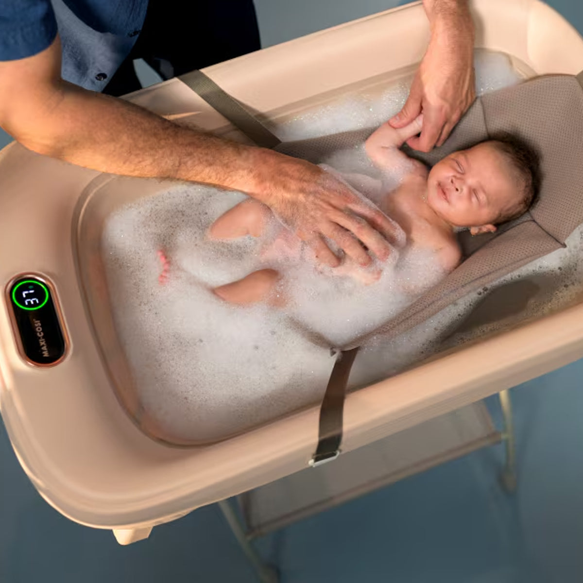 Maxi Cosi Indigo Plus Baby Bath and Stand