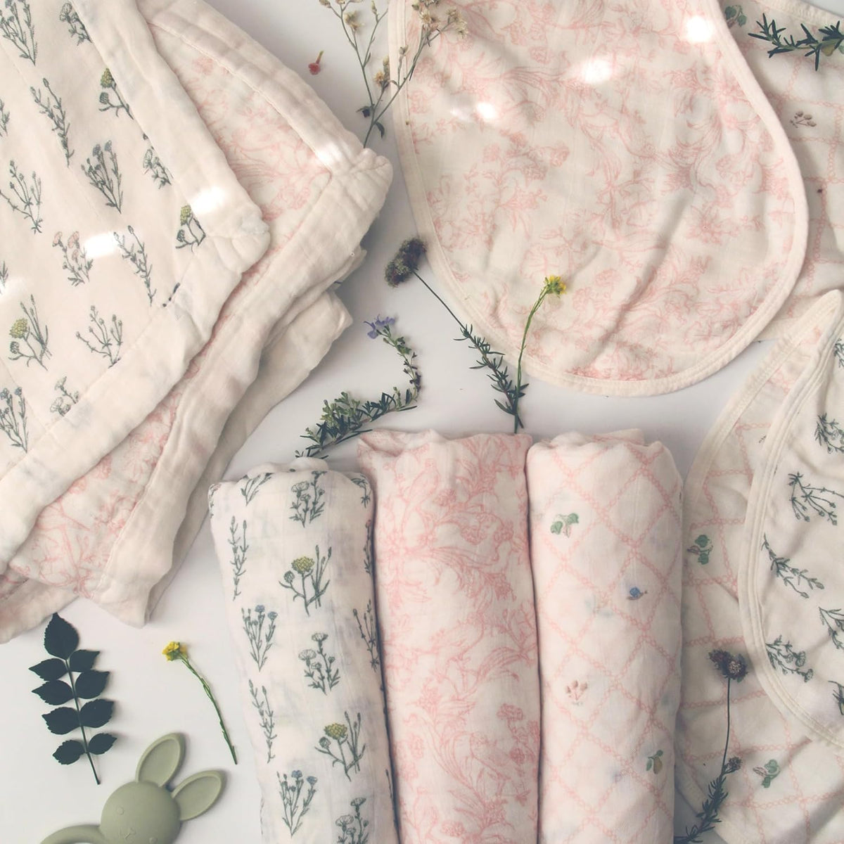 Aden + Anais Boutique Silky Soft Dream Blanket French Floral