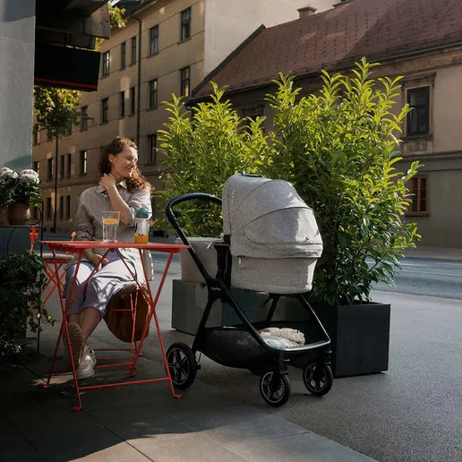 NUNA LYTL™ BMW INFANT CARRY COT GRAPHENE