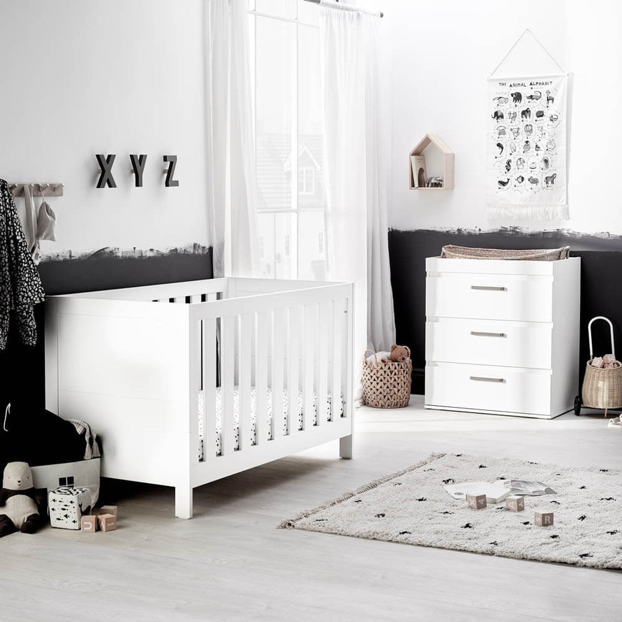 Silver Cross Finchley 2 piece Nursery Set with Convertible Cot Bed D